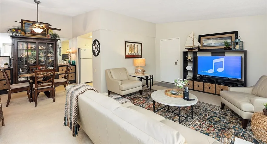 2 bed, 1040 sqft, $2,800 — Photo 3