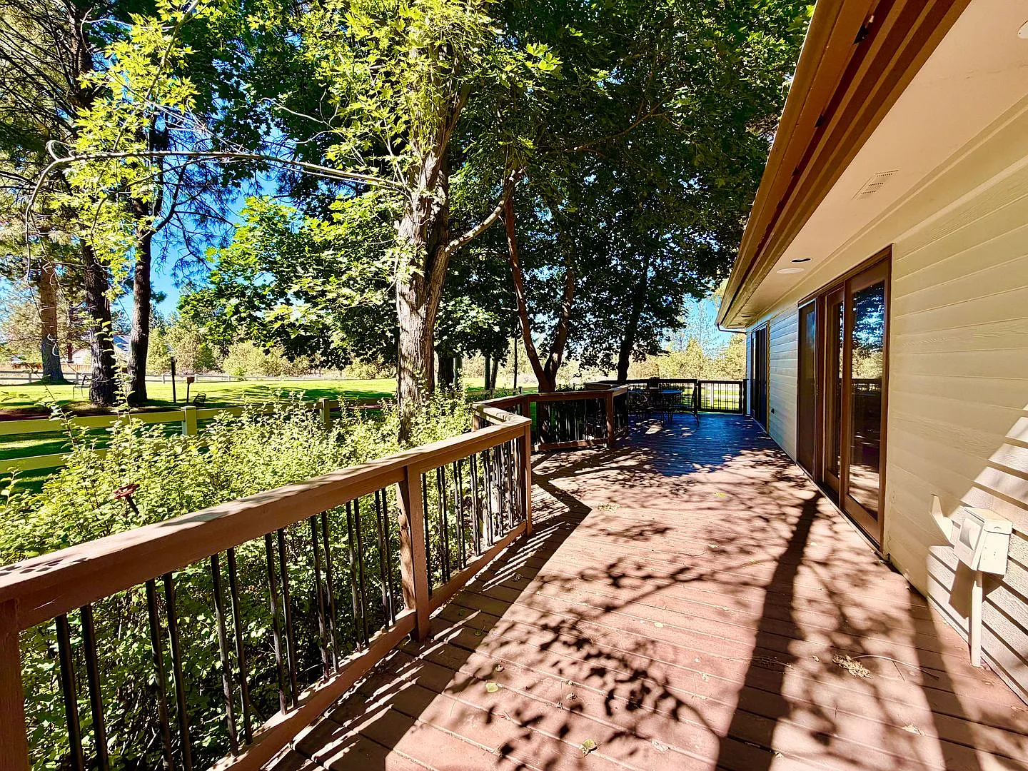 Beautiful Home, Gated Community Located In The Heart Of Mountain High, On Golf Course! — Photo 3