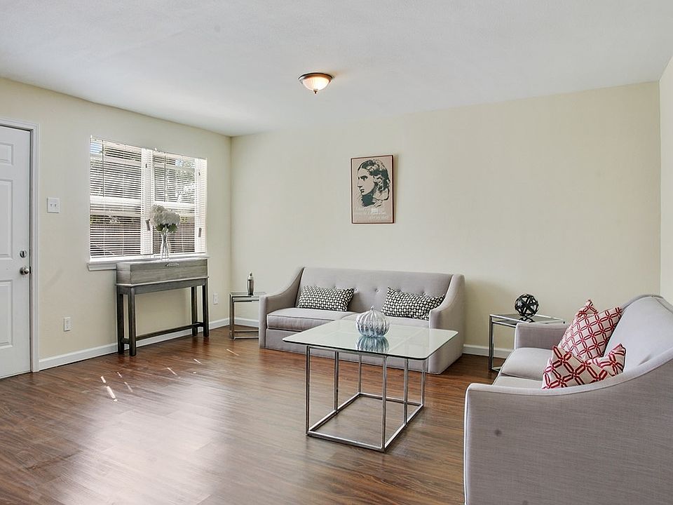 1st image of 2216 Glasgow Dr APT 107