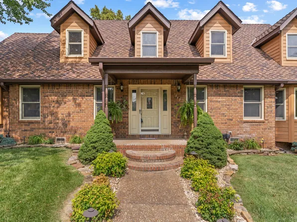 749 W Brookshire Drive, Springfield, MO 65810