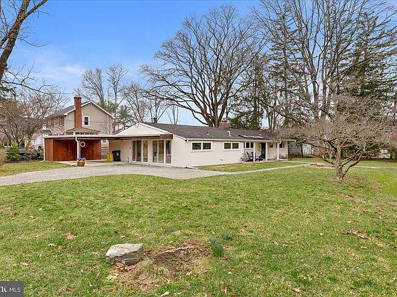 2nd image of 207 Mansgrove Rd