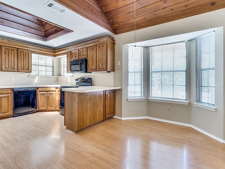 1001 Jorgenson Rd — Photo 12