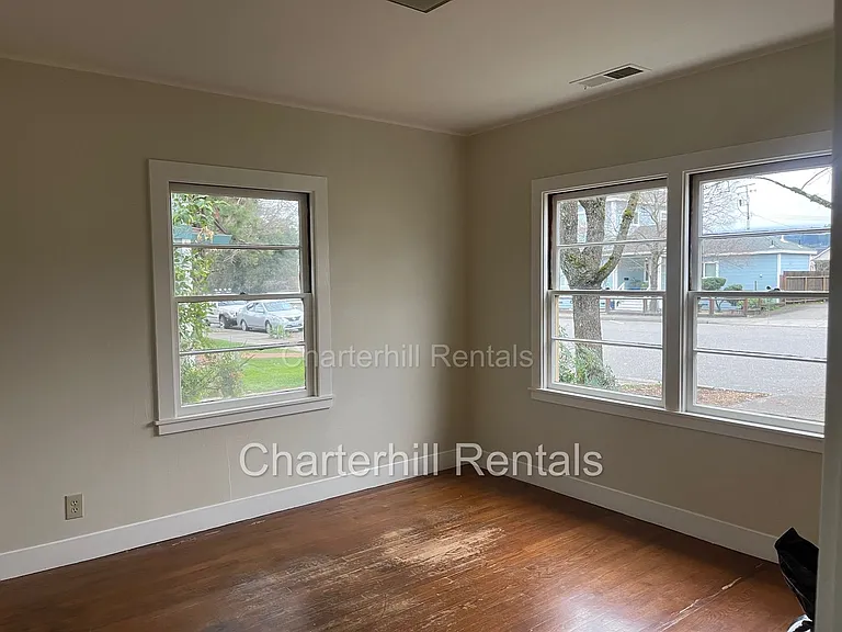 122 S Main St — Photo 6