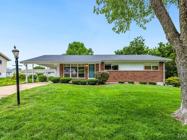 957 Active Dr, Saint Louis, MO 63146