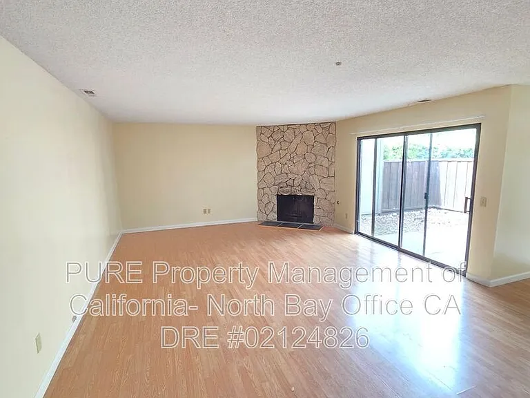 963 Santa Cruz Way — Photo 4