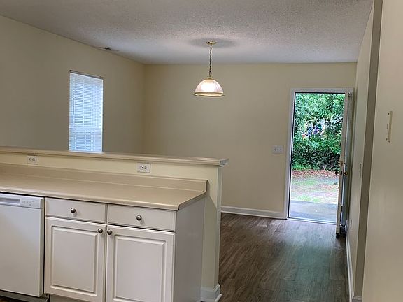 5th image of 314 Hillsdale Dr