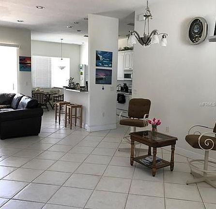 4th image of 207 Venetia Ave