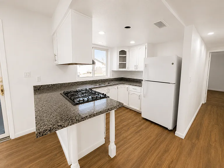8836 W Mackenzie Dr — Photo 7