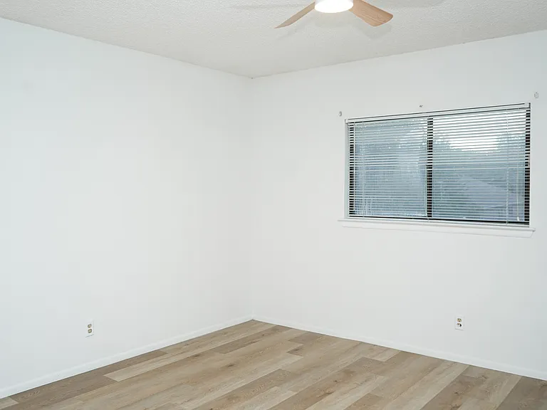 8011 Sunshine Trail Dr — Photo 7