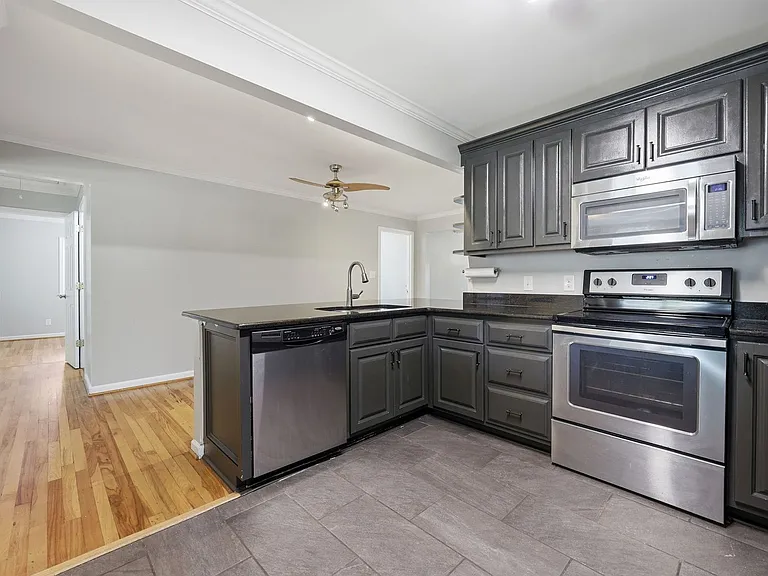 301 N 9th St — Photo 10