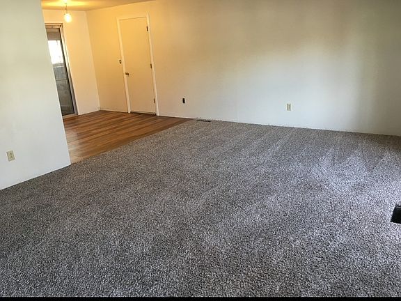 4th image of 401 N Carson Meadow Dr