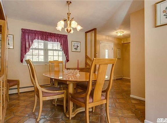 4th image of 8 Sorrel Hill Ct