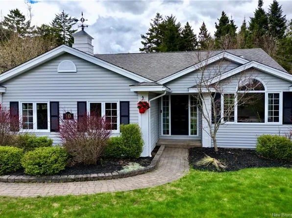 10 Colchester Dr, Quispamsis, NB E2E 5C5
