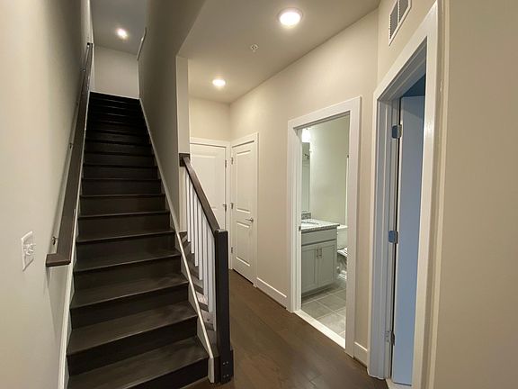 2nd image of 117 Stowe Dr