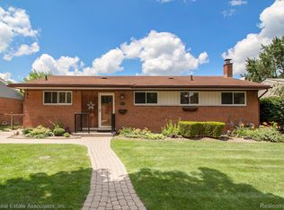 14565 Stonehouse Ave, Livonia, MI 48154