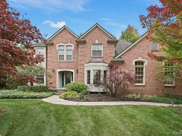 43801 Pinot Noir Dr, Sterling Heights, MI 48314