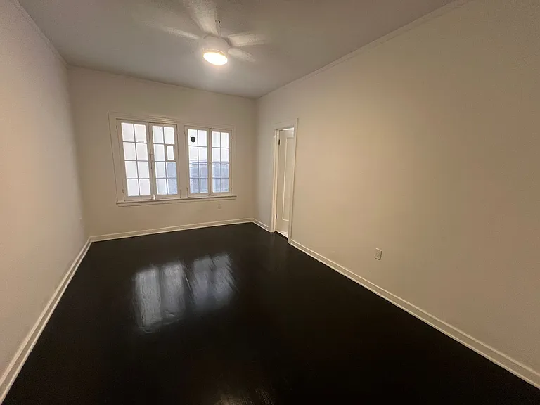 127 N Edgemont St — Photo 9