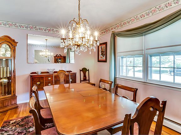 3rd image of 6 Nassau St