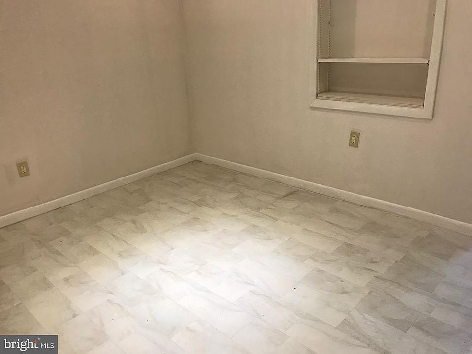 2nd image of 215 High St #1C