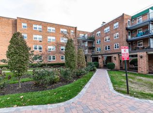 32 Pearsall Ave APT 4A, Glen Cove, NY 11542