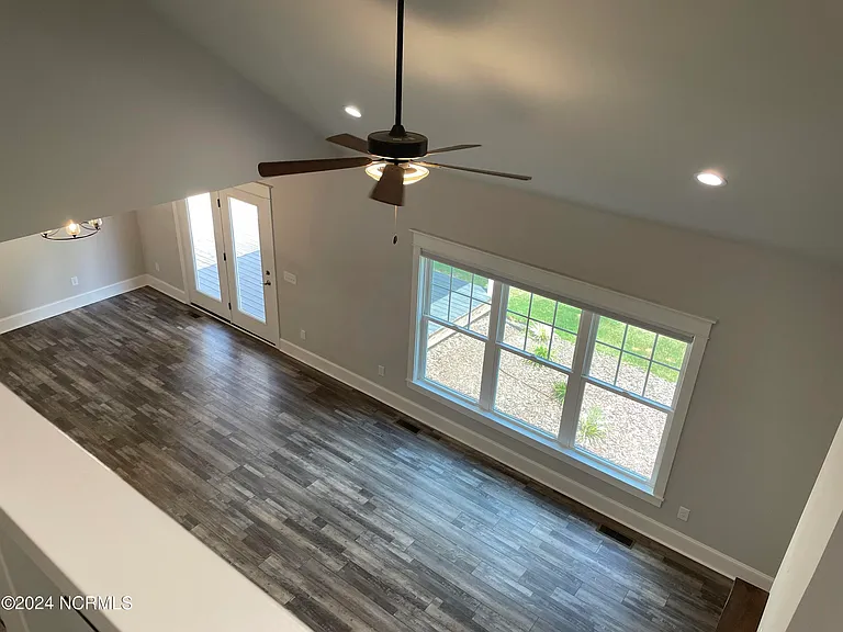 1267 Linden Rd — Photo 18
