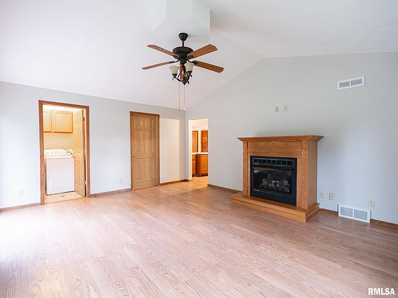 3rd image of 1013 Desoto Dr