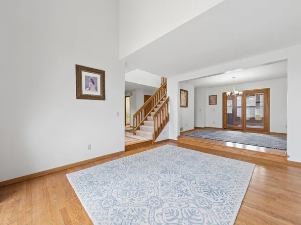 2248 James St, Eagan, MN 55122