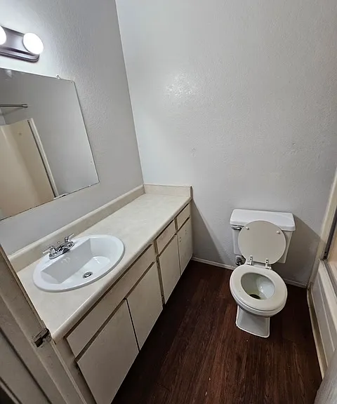 Baywood Apartments — Photo 25