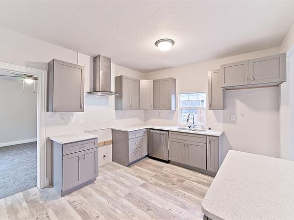 4th image of 1026 Strickland St