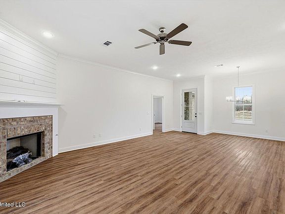 5th image of 451 Baleigh Way