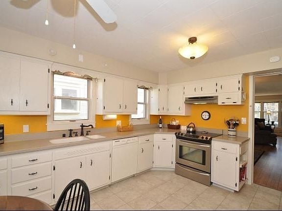 5th image of 3543 N Murray Ave