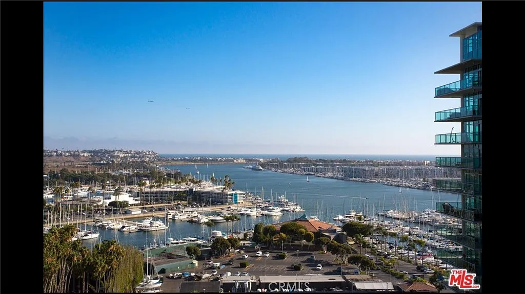13650 Marina Pointe Dr — Photo 4