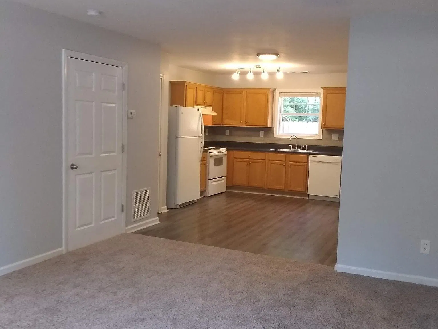 2 bed, 2.5 bath, 1152 sqft, $1,500 — Photo 3