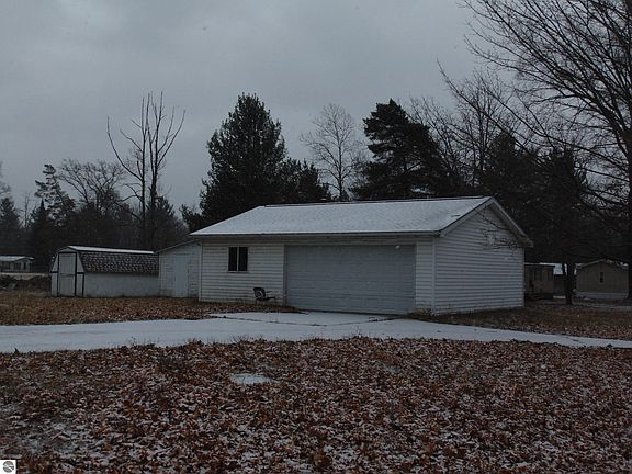 3rd image of 5279 Oak St