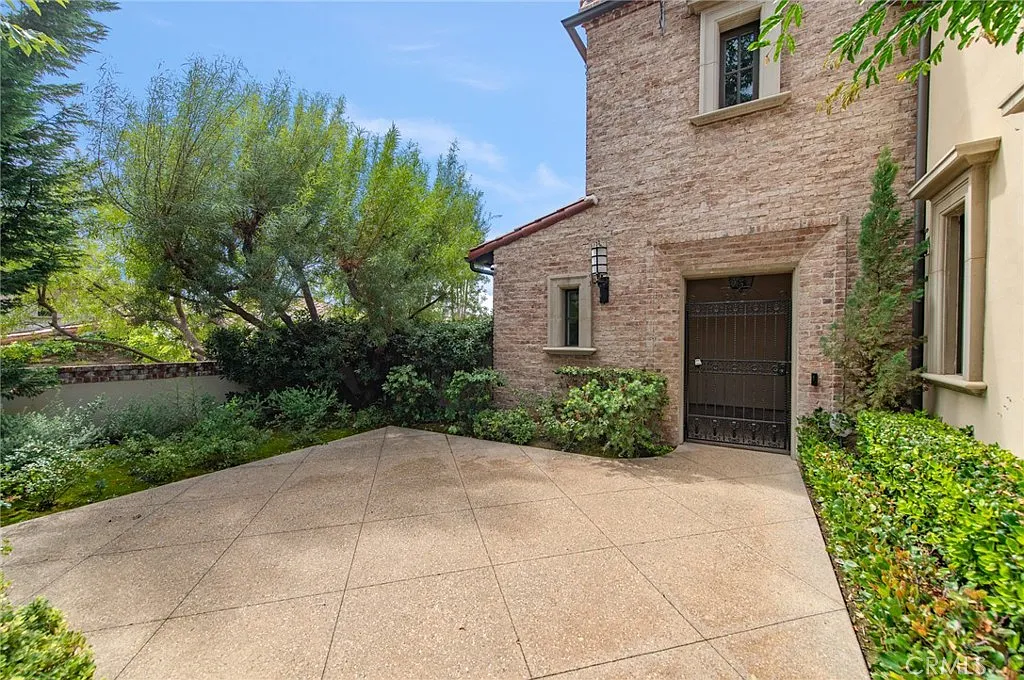 4 bed, 5.5 bath, 3954 sqft, $29,999 — Photo 3