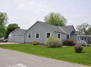 337 E Elmore St, Manly, IA 50456