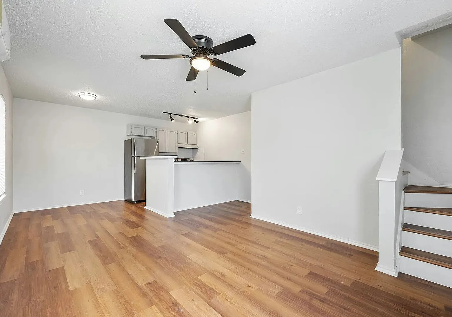 Renovated Townhome in Englewood — Photo 4