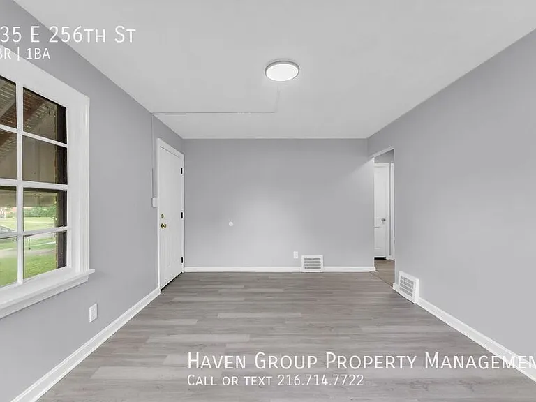 735 E 256th St — Photo 3