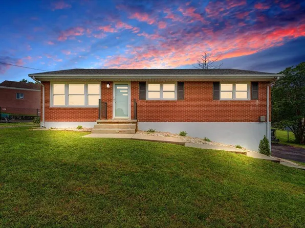 905 Emerald Dr, Vinton, VA 24179