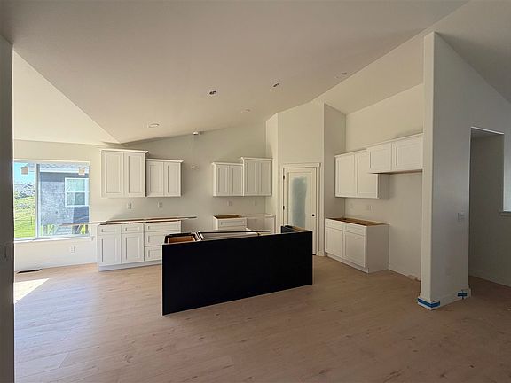 4th image of 262 Chadwick Ln