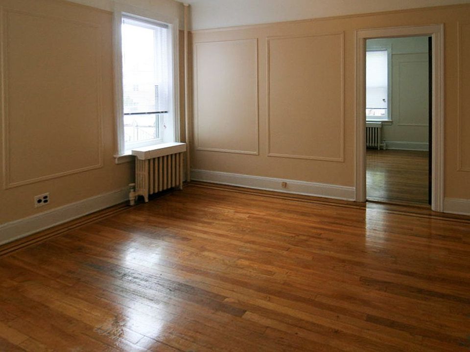 1st image of 2576 44th St APT 1F