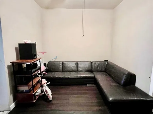 2808 Palisade Avenue image 4 of 7