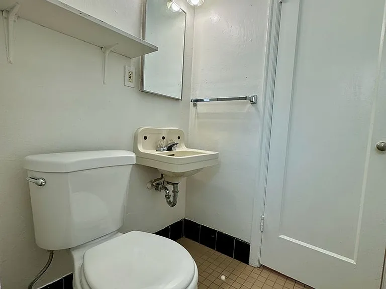 105 NE 61st Ave #5 — Photo 9