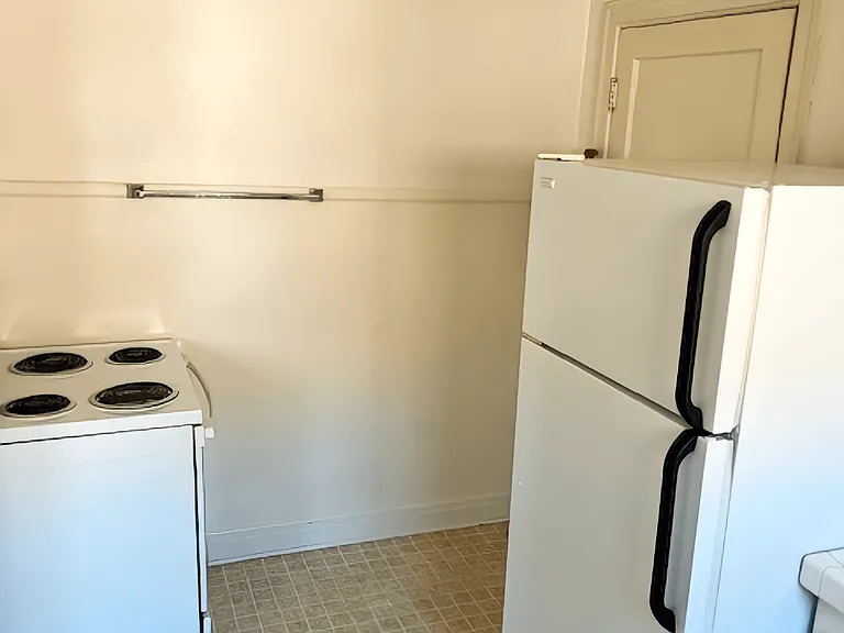 Broadway Apartments — Photo 7