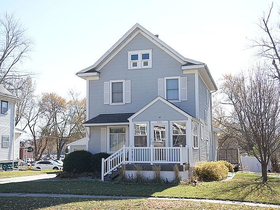 2nd image of 904 W 5th St