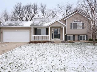 714 Sunset Hills Dr, Middleville, MI 49333