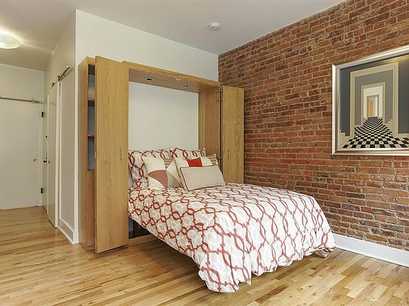 3rd image of 421 W 22nd St APT 8