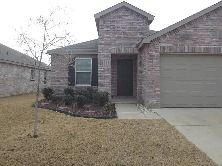 4633 Benham Dr — Photo 2