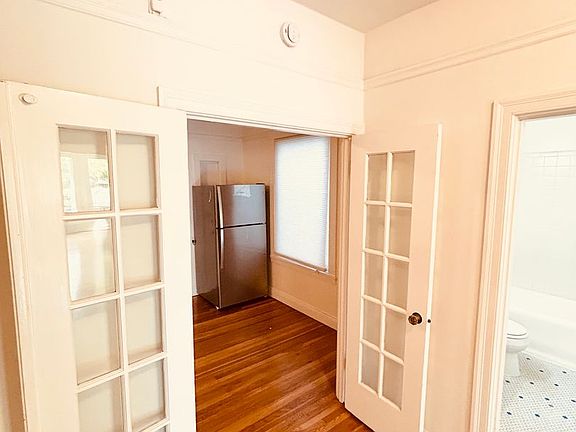 4th image of 1435 Bay St APT 3