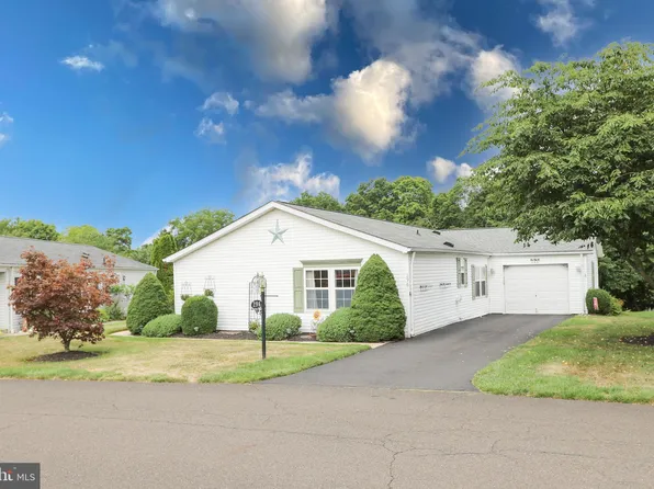 296 Blackberry Cir, New Hope, PA 18938